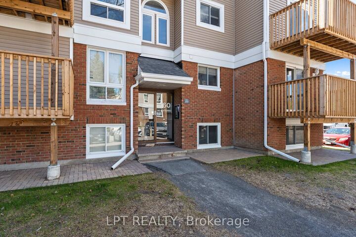 Property Photo:  260 Fenerty Court 4  ON K2L 3A7 