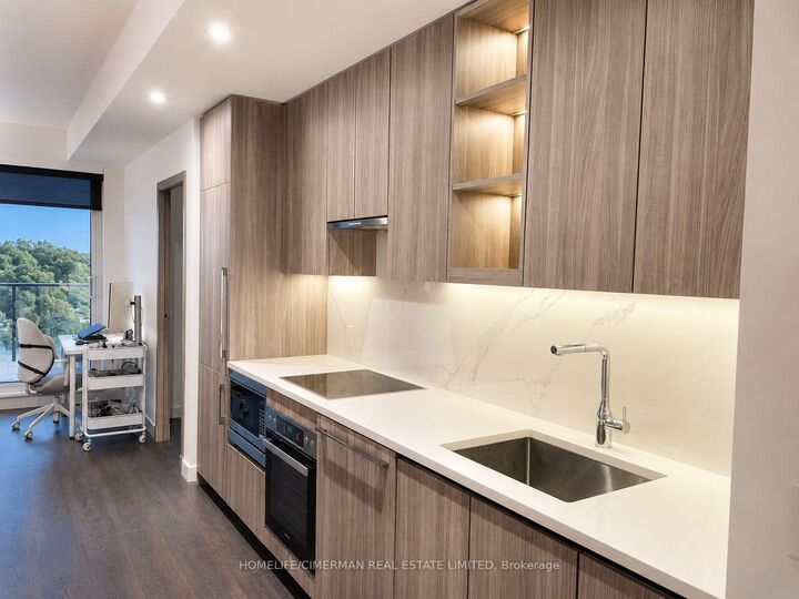 Property Photo:  27 McMahon Drive 905  ON M2K 0J2 