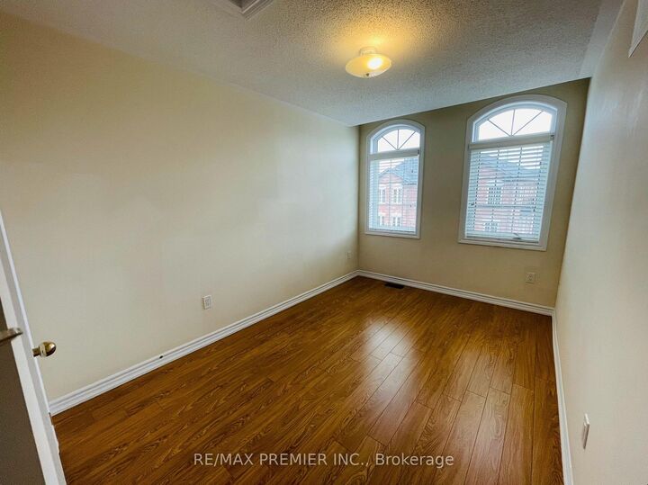 Property Photo:  32 Shiff Crescent  ON L6Z 0H6 