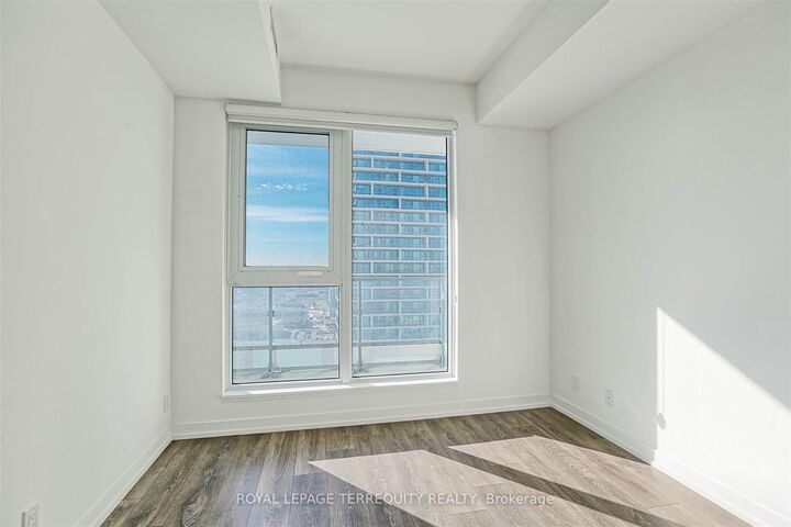 Property Photo: 898 Portage Parkway 3707 ON L4K 0J6