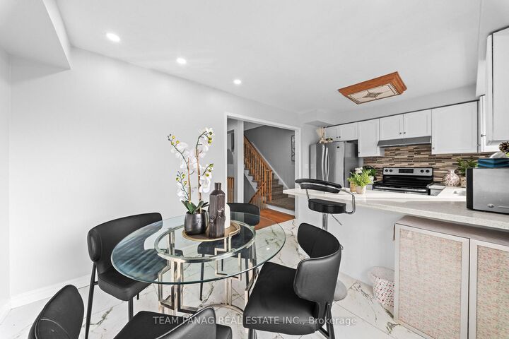 Property Photo: 170 Havelock Drive 21 ON L6W 4T3