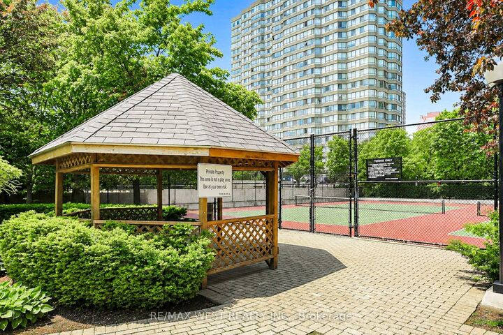 Property Photo:  55 Elm Drive W 1801  ON L5B 3Z3 