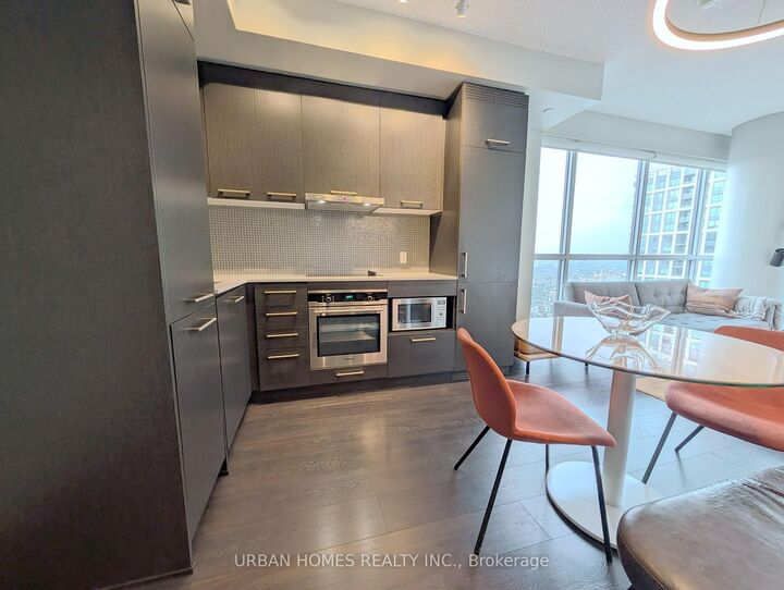 Property Photo:  87 Peter Street 4006  ON M5V 0P1 
