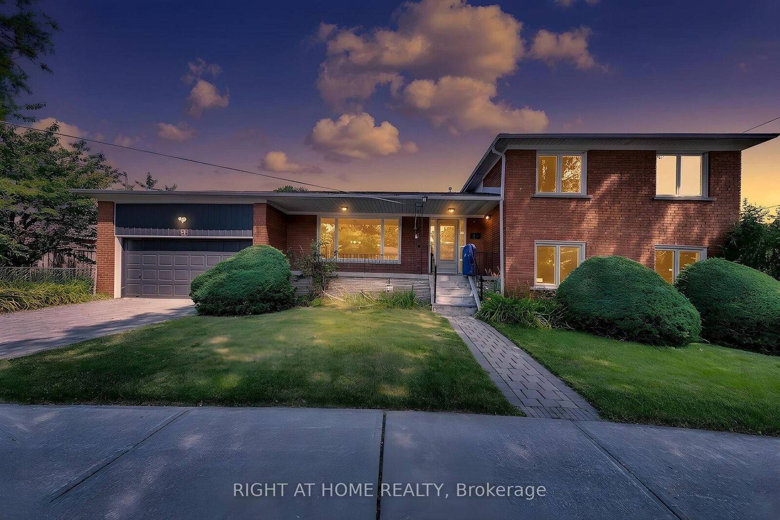 Property Photo: 88 Peckham Avenue ON M2R 2V5