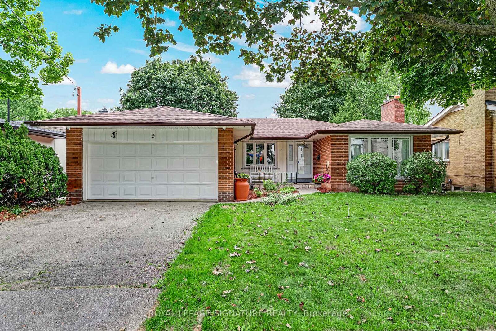 Property Photo: 9 Bunty Lane ON M2K 1W4