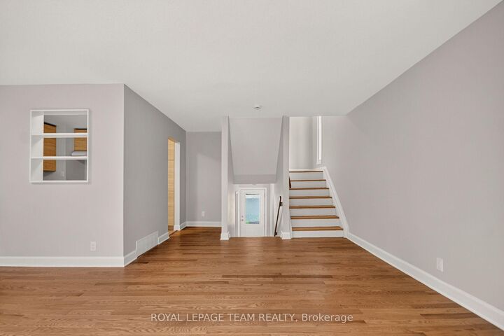 Property Photo: 85 Glen Park Drive ON K1B 3Z1