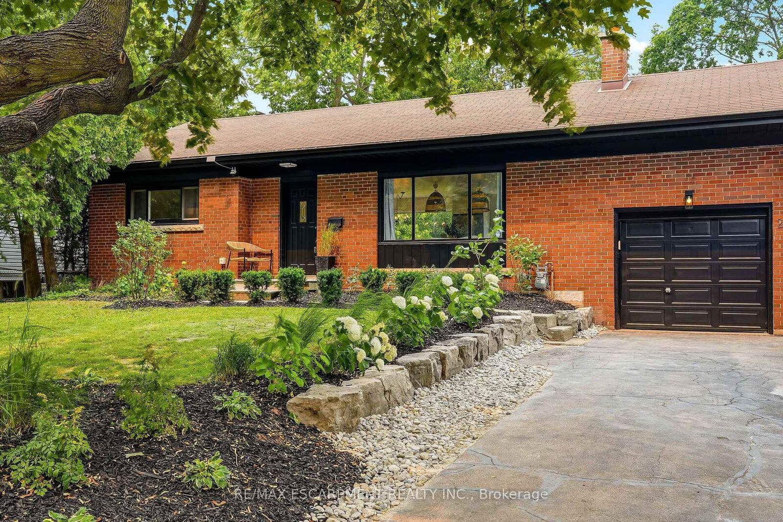 Property Photo: 271 Linden Avenue ON L7L 2P4