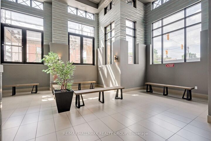 Property Photo:  429 Kent Street 105  ON K2P 1B5 