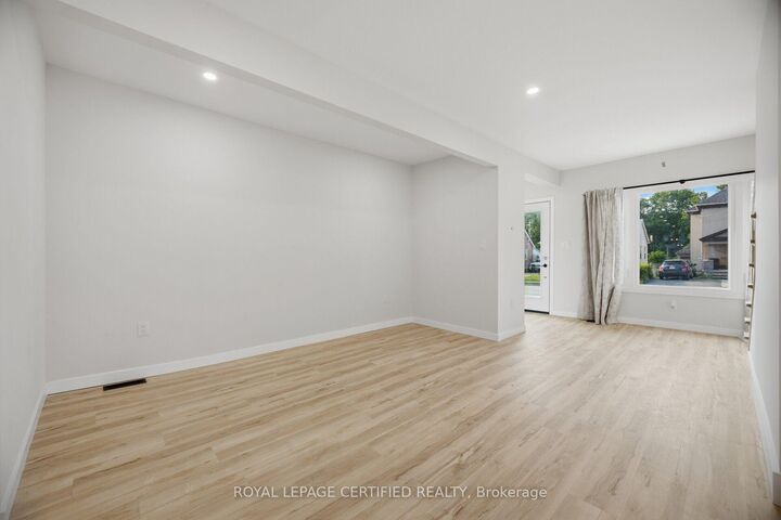 Property Photo:  5759 Robinson Street  ON L2G 2B3 