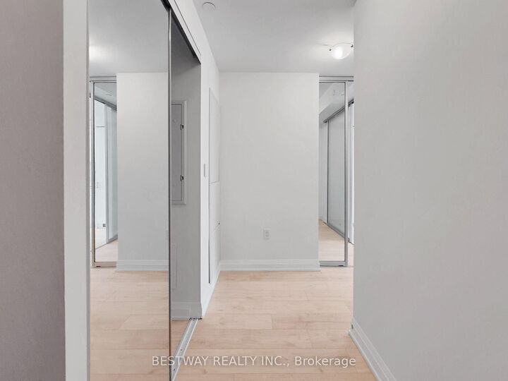 Photo de la propriété: 412 Silver Maple Road 207 ON L6H 7X8