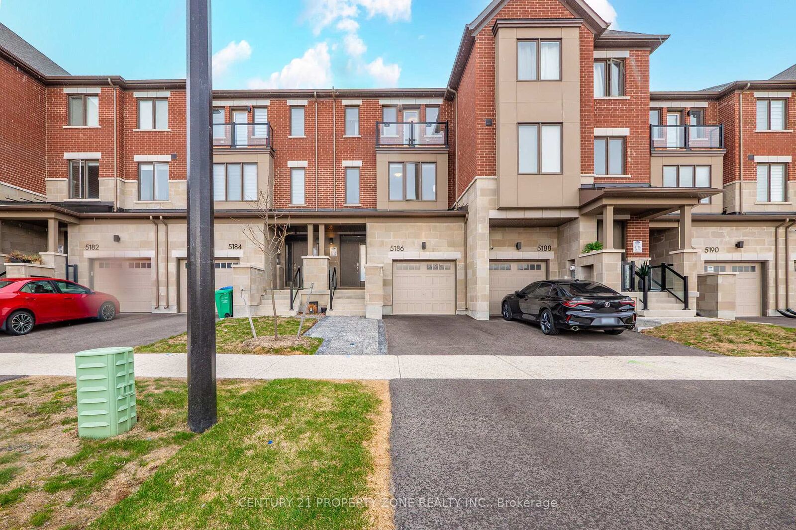 Property Photo: 5186 Viola Desmond Drive ON L5M 2S7