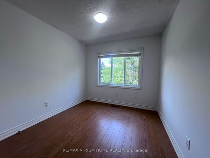 Property Photo: 18 Breezeway Crescent ON L4S 1V7