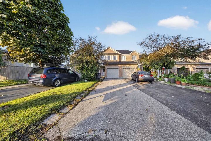 Property Photo: 787 Avocado Crescent ON L5W 1H4