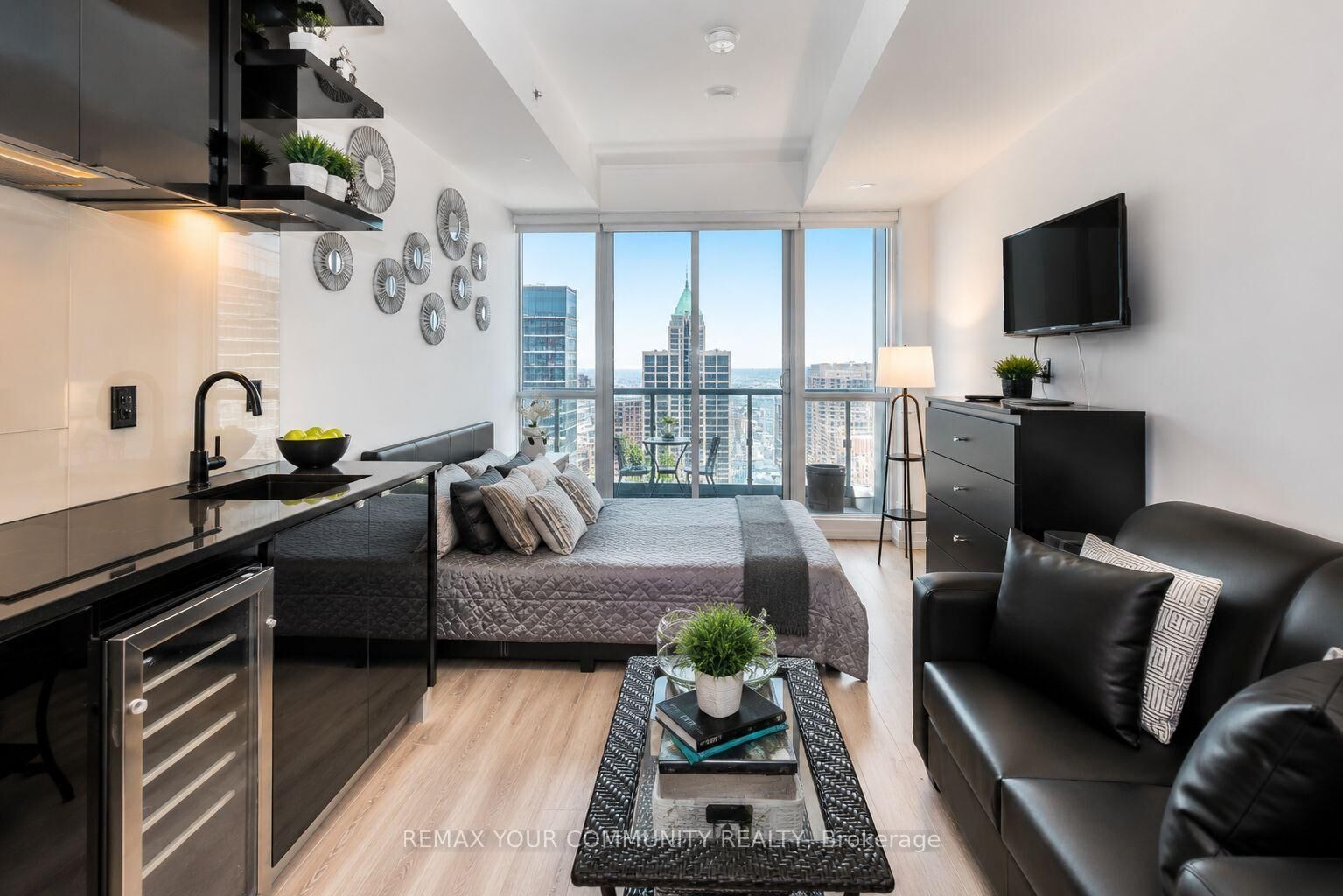 Property Photo:  70 Temperance Street 5404  ON M5H 0B1 