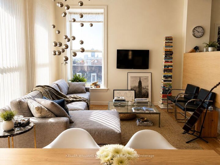 Property Photo:  915 King Street 403  ON M6K 3M2 