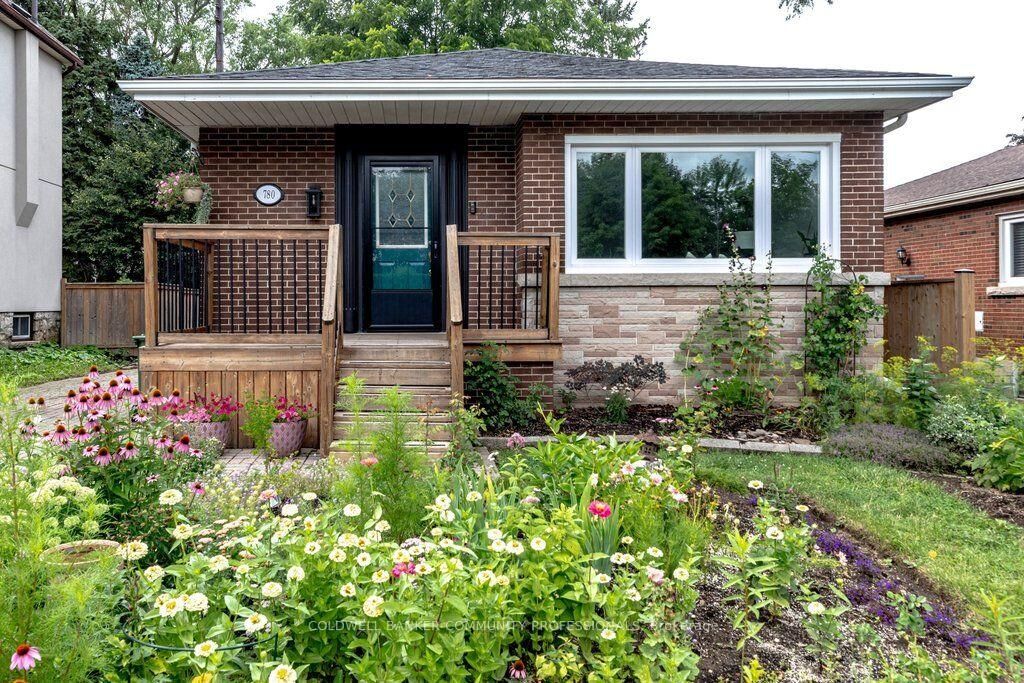Property Photo:  780 Garth Street  ON L9C 4K4 