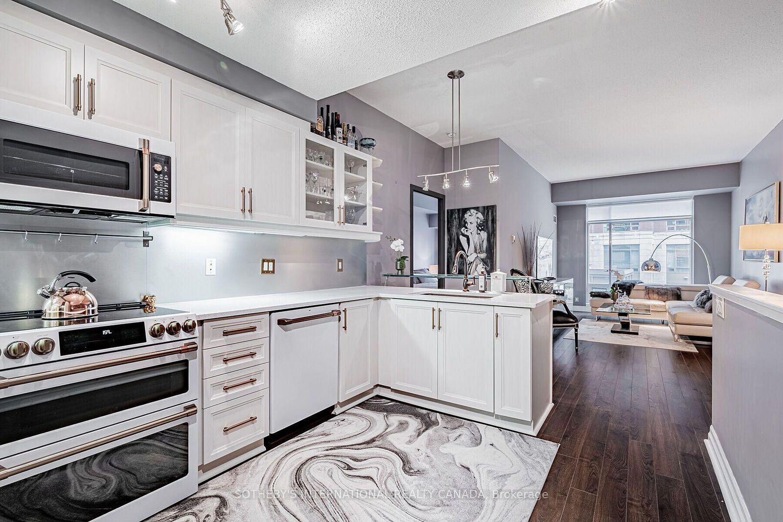 Property Photo: 500 Queens Quay W 106W Up ON M5V 3K8