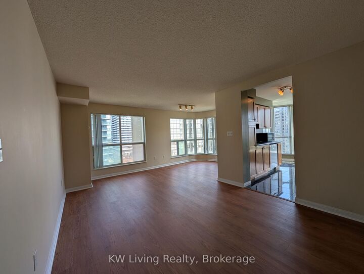Photo de la propriété:  23 Lorraine Drive 1102  ON M2N 6Z6 