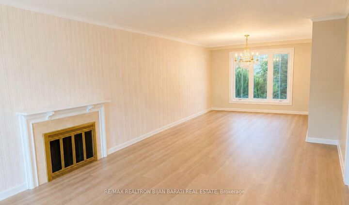 Property Photo: 33 Sumner Heights Drive ON M2K 1Y2