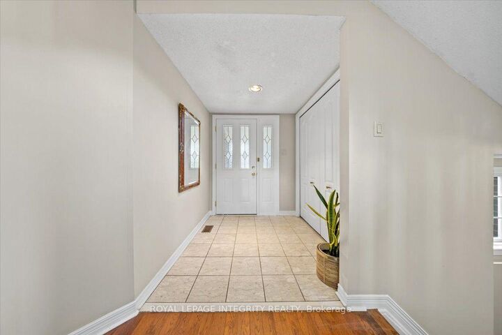 Property Photo: 1 Strathbury Street ON K2G 5M9