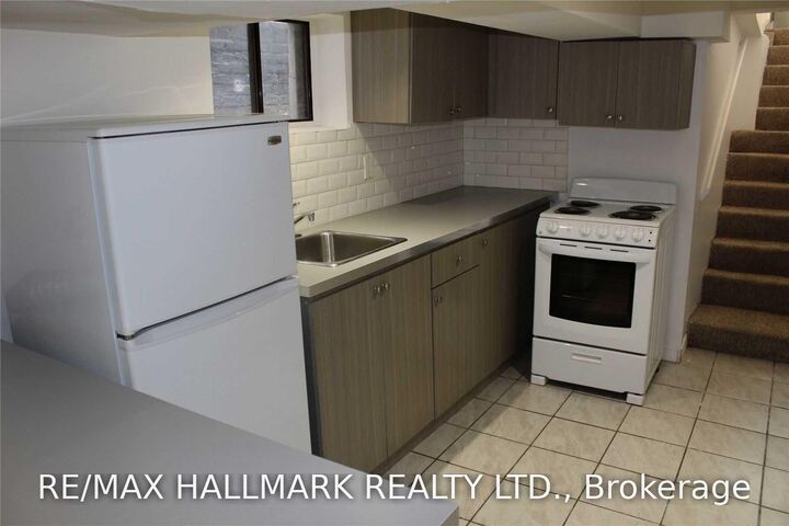 Photo de la propriété: 48 Strathcona Avenue Bsmt ON M4J 1G8
