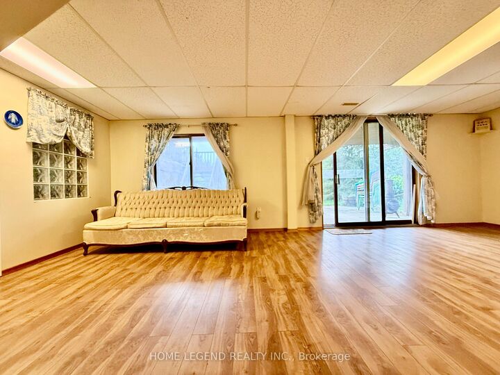 Property Photo:  16414 McCowan Road Unit 2  ON L4A 2A2 
