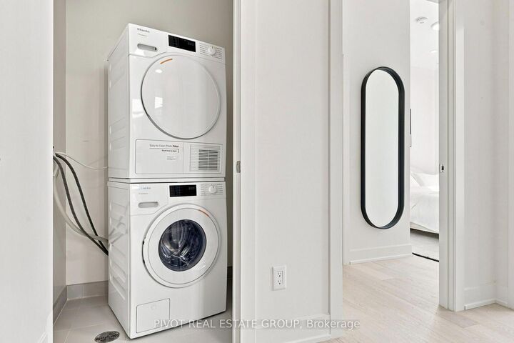Property Photo: 15 Mercer Street 4502 ON M5V 0T8