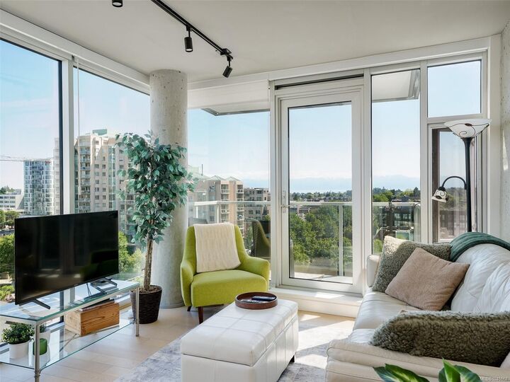 Property Photo:  989 Johnson St #813  BC V8V 0E3 