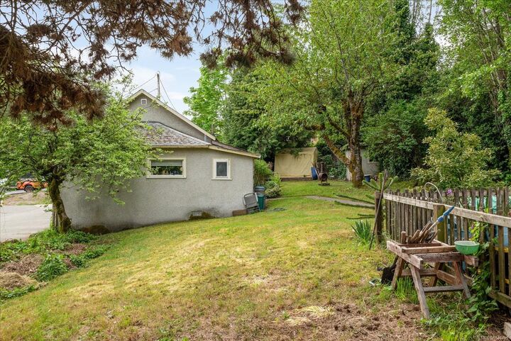Property Photo:  112 Buller St  BC V9G 1A1 