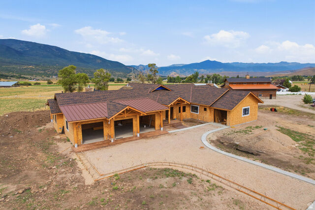 Property Photo: 539 E Park Ln UT 84082