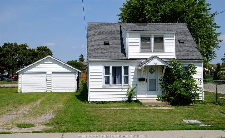 Property Photo: 31 Maidstone Avenue East ON N8M 2J3
