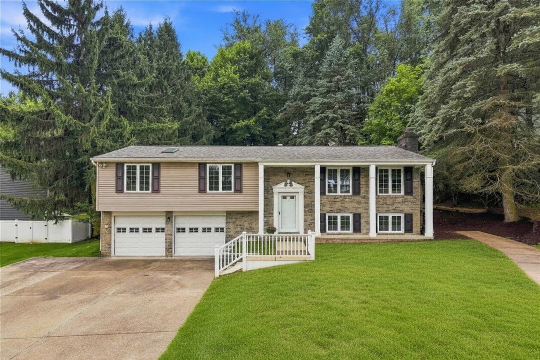 Property Photo:  1001 Fassinger Lane  PA 15237 