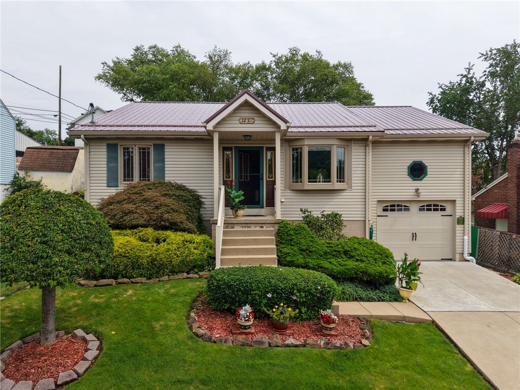 Property Photo:  1239 Holmes Street  PA 15136 