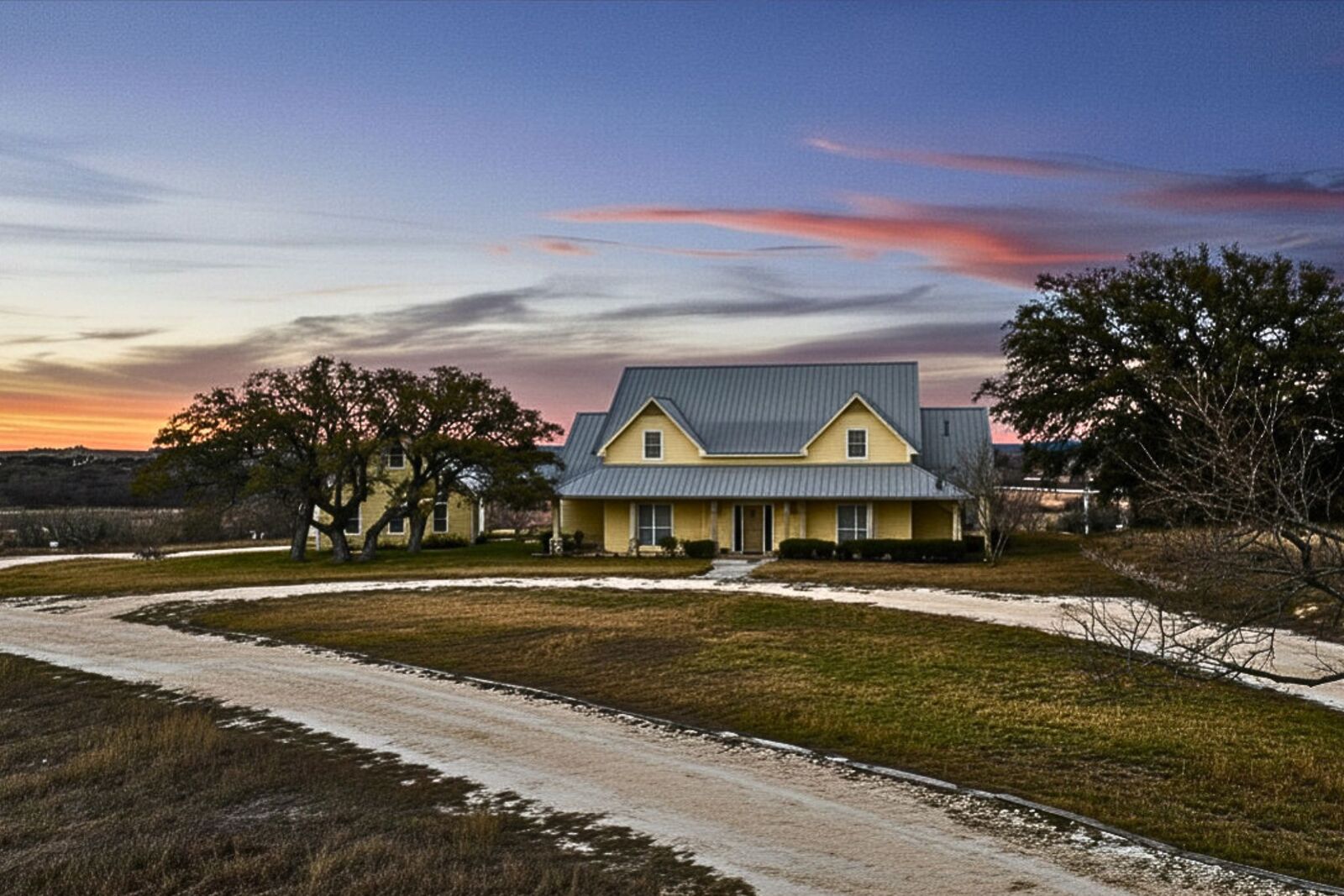 Property Photo:  