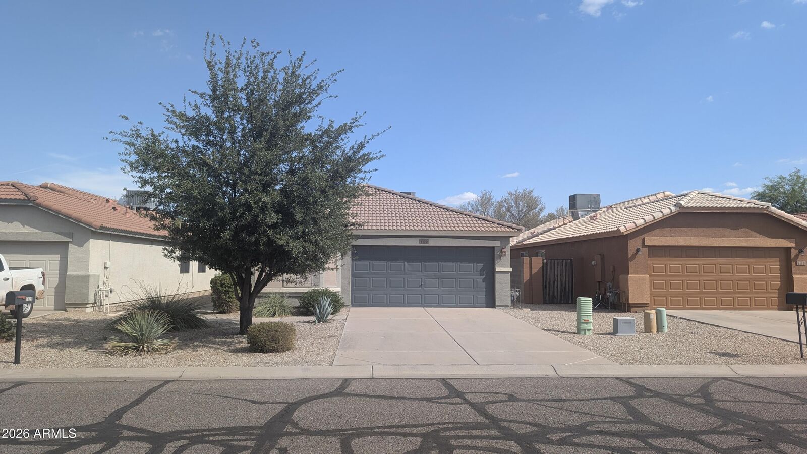 Property Photo: 1129 E Nardini Street AZ 85140