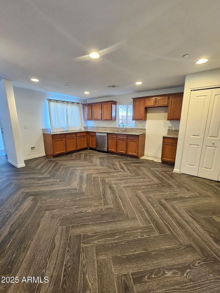 Property Photo: 5951 W Glenn Drive AZ 85301