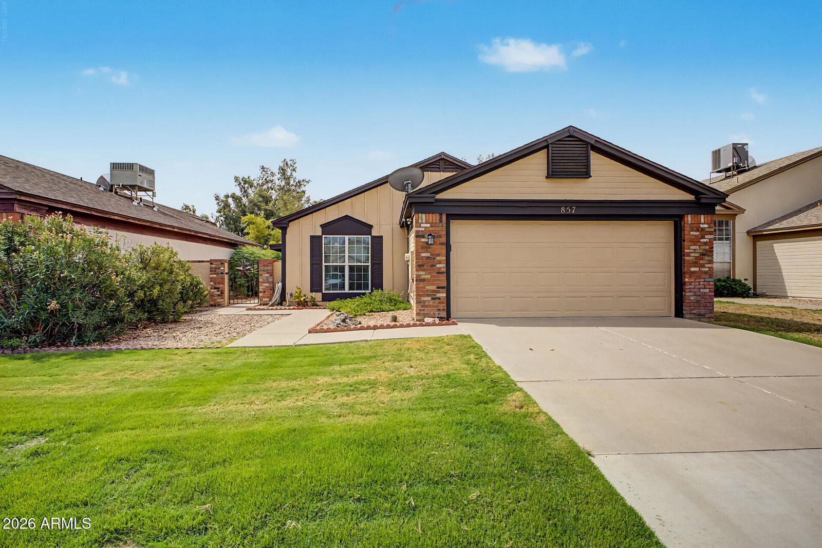 Property Photo:  857 E Manor Drive  AZ 85225 