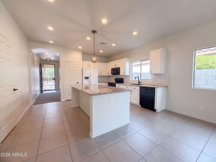 Property Photo:  810 W Whistling Thorn Avenue  AZ 85140 