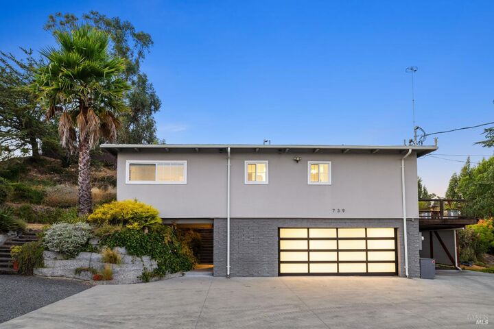 Property Photo:  739 741 N Webster Street  CA 94952 