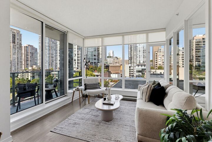 Property Photo: 833 Homer Street 708 BC V6B 0H4