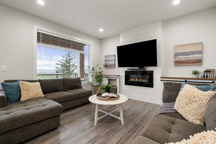Property Photo: 6262 Rexford Drive 22 BC V2R 6B4