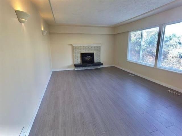 Property Photo:  15622 Thrift Avenue  BC V4B 2M2 