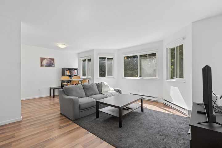 Property Photo: 9880 Manchester Drive 405 BC V3N 4R3