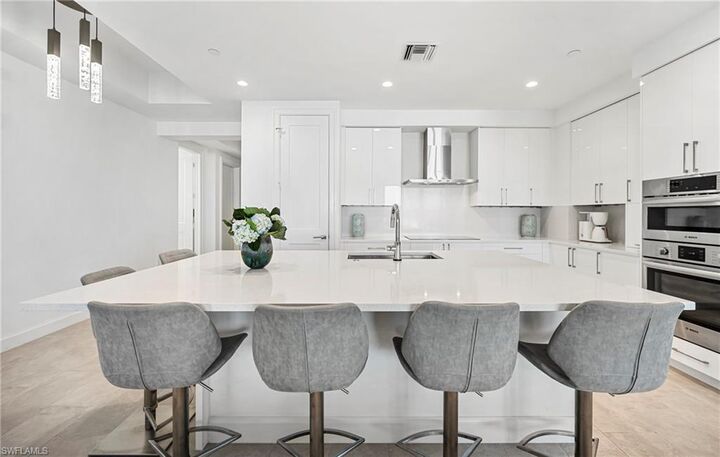 Property Photo:  1115 Central Ave 557  FL 34102 
