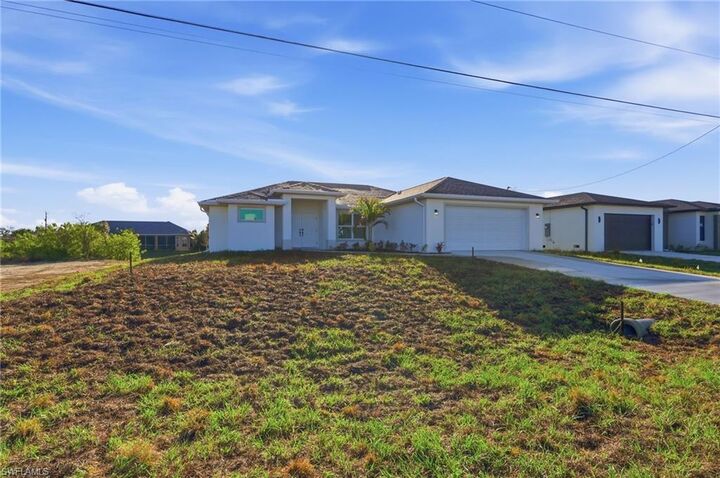 Property Photo:  2105 NE 1st Ave  FL 33909 