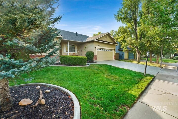 Property Photo:  6252 N Royal Park Ave  ID 83713 