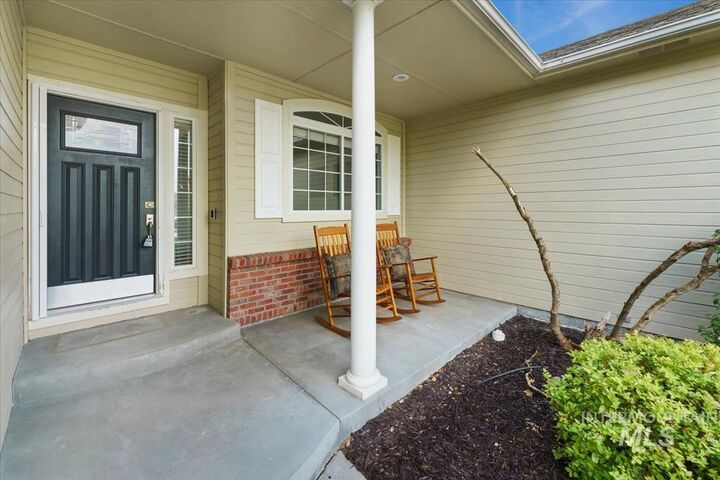 Property Photo: 6252 N Royal Park Ave ID 83713