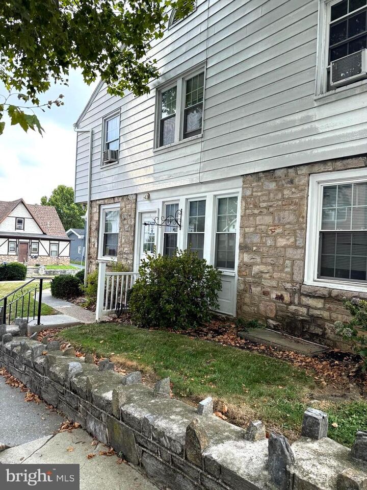 Property Photo: 2448 Walnut Street PA 17103