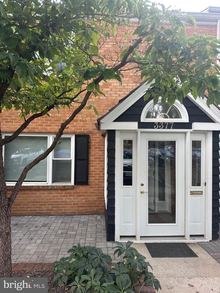 Property Photo: 3377 Ardley Court VA 22041