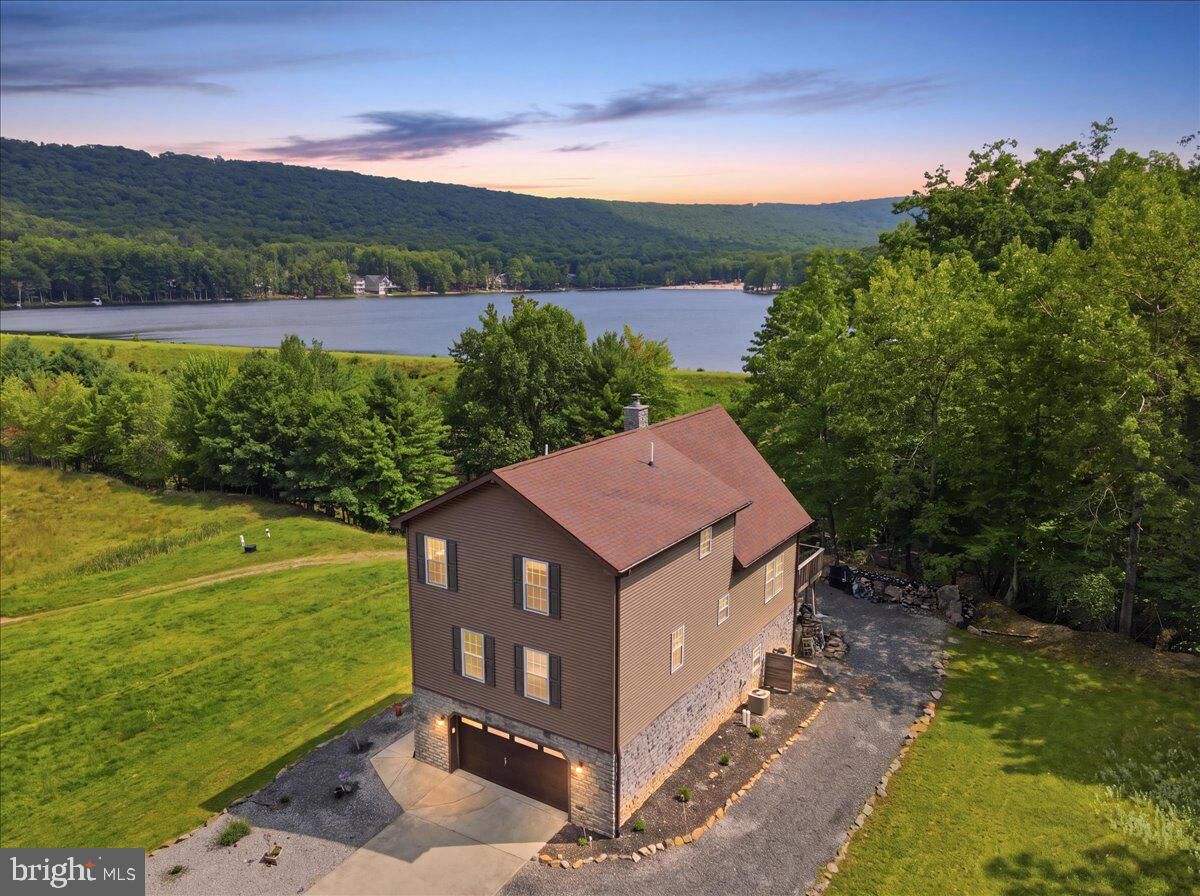 Property Photo:  16 Delaware Drive W  PA 18202 